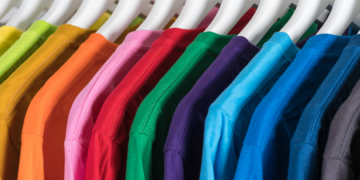 How to build a capsule wardrobe? Essentials for every style Fashion Colourful wardrobe