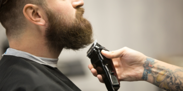 Best electric razor for men: Achieve a perfect shave every time Beauty men shaving himself with an electric razor